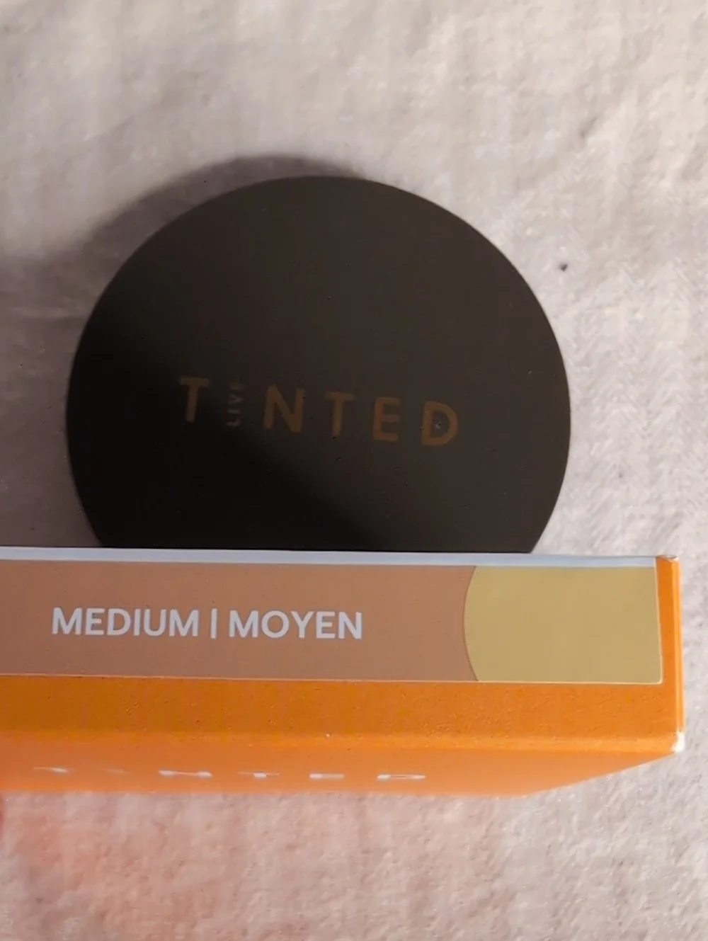 Live Tinted Hueskin Brightening Core Setting Powder-Color: Medium 2- New In Box